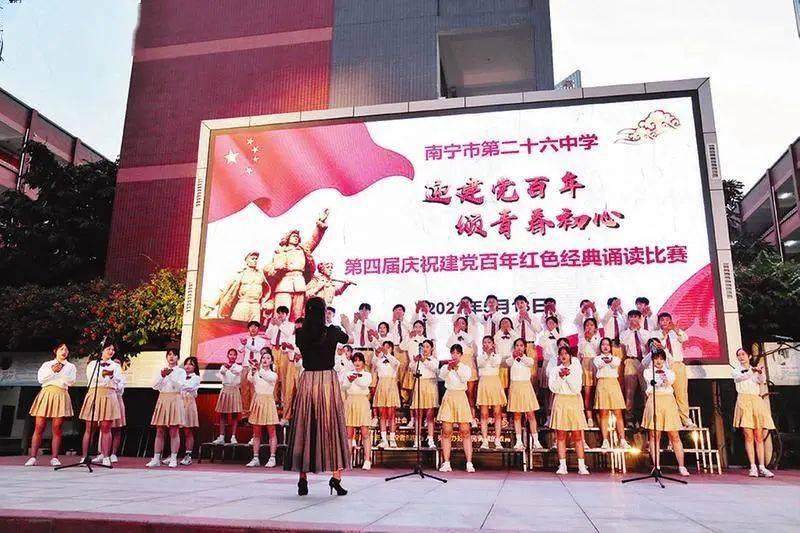 巴黎男装周——华伦天奴发布秋冬新品